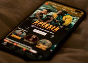 Netflix download the recommended content for you.