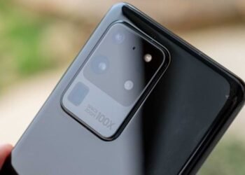 Motorola smartphone camera