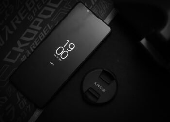 Sony won't stop making smartphones